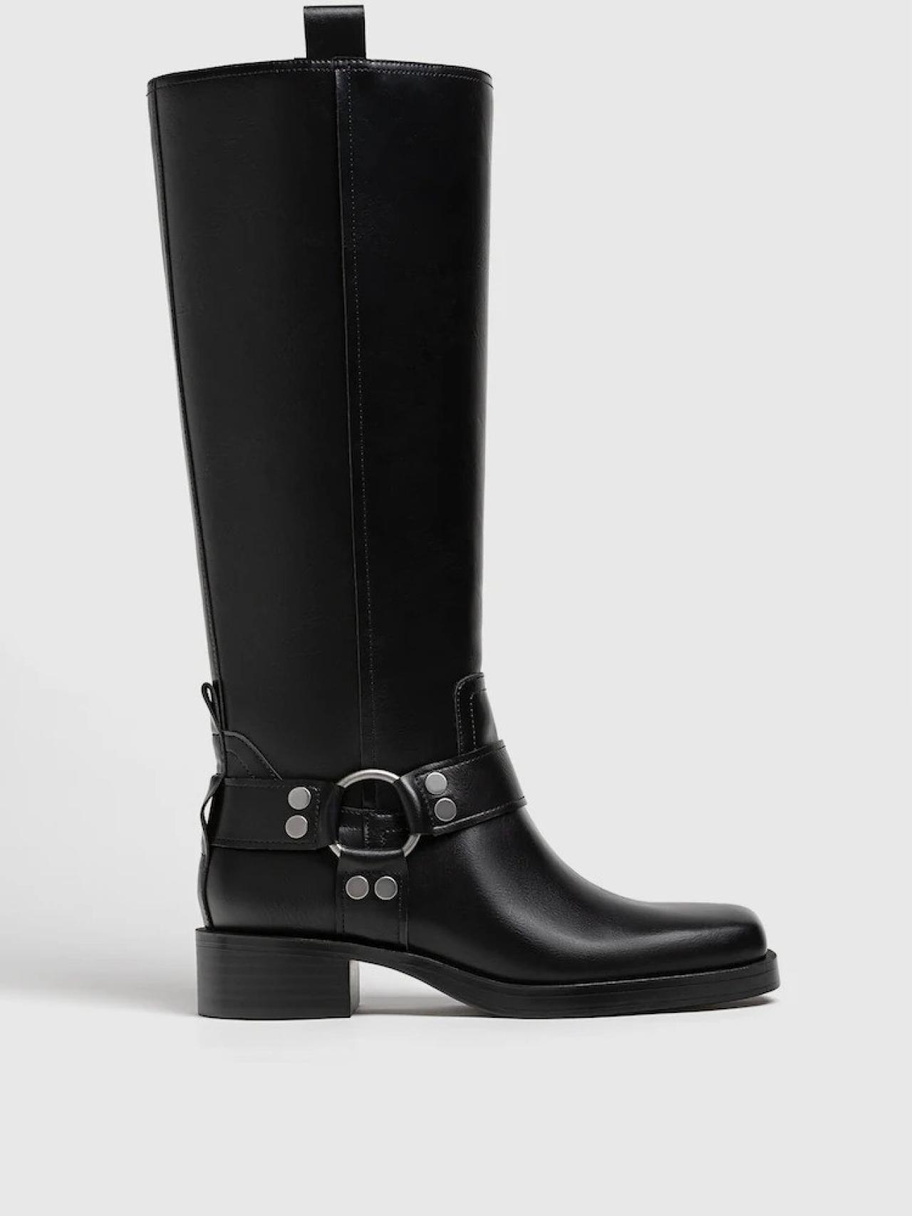 Botas moteras de Stradivarius.