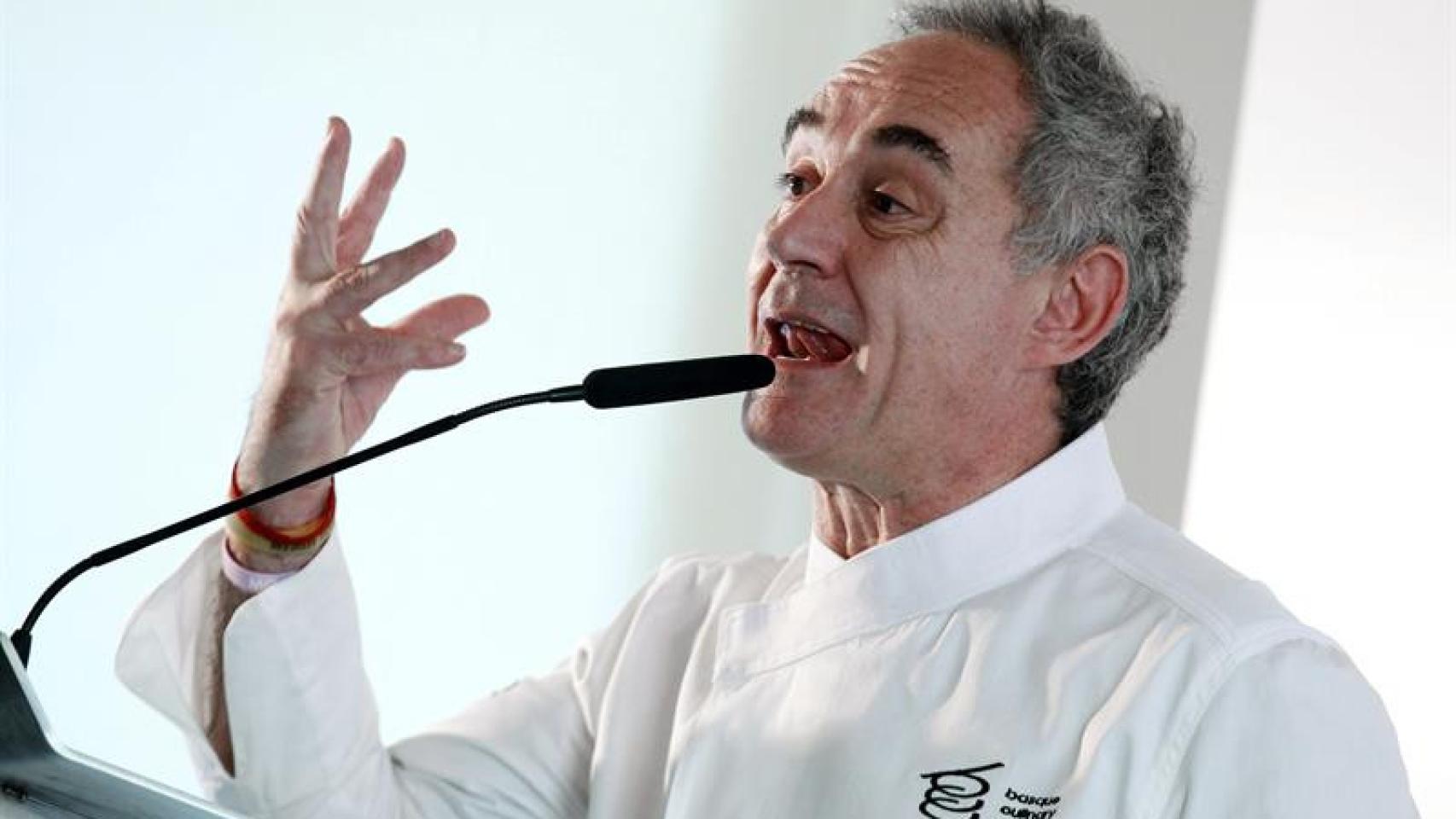Ferrán Adrià durante un discurso