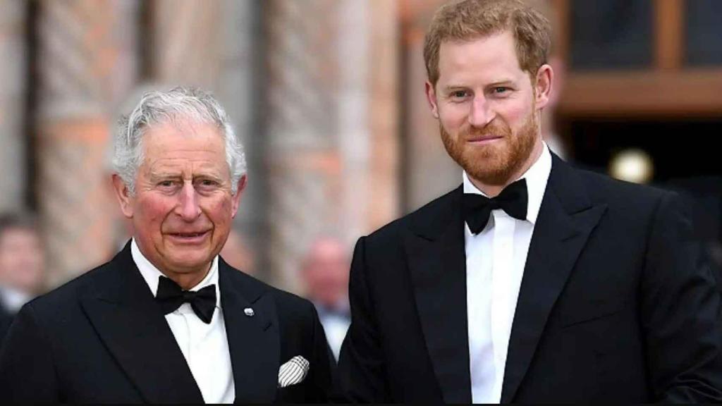 Carlos III y Harry, en una imagen de archivo.