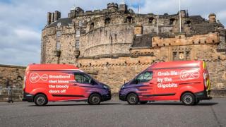 Furgonetas de Virgin Media O2 en Edimburgo.
