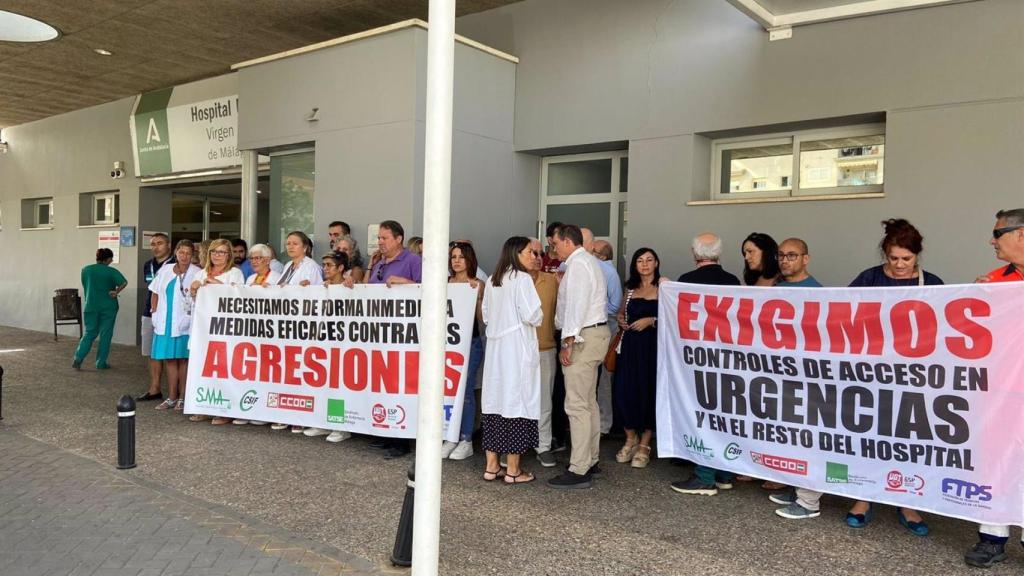 Concentración de la junta de personal del Hospital Clínico contra las agresiones en centros hospitalarios - SMM