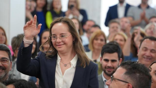 Mar Galcerán, primera diputada con síndrome de Down en las Cortes Valencianas. EE