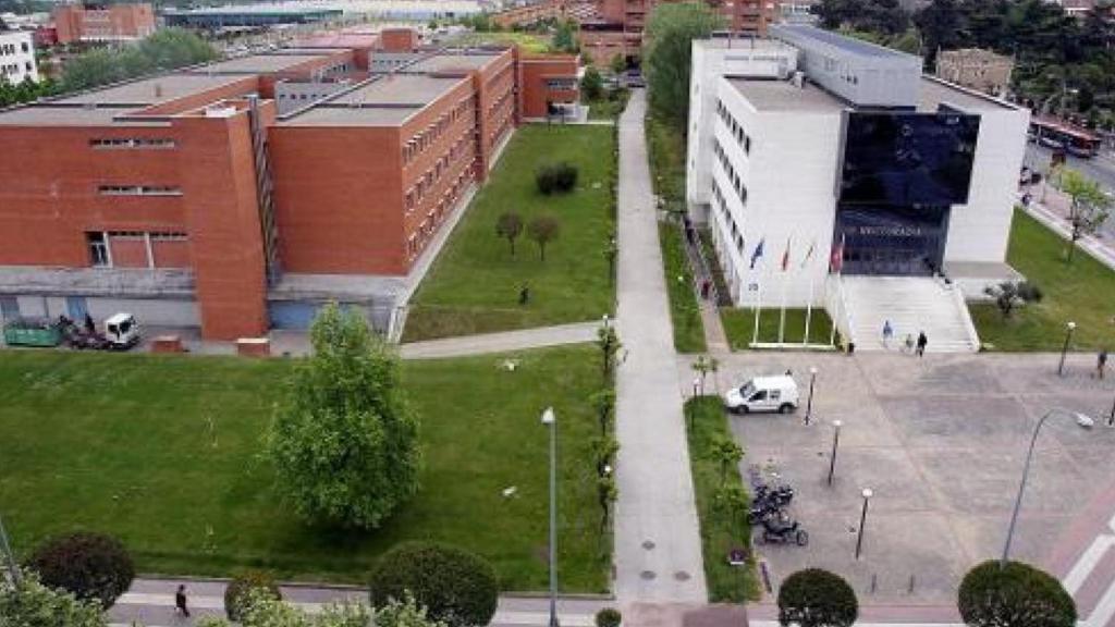 Recinto completo de la Universidad en Logroño