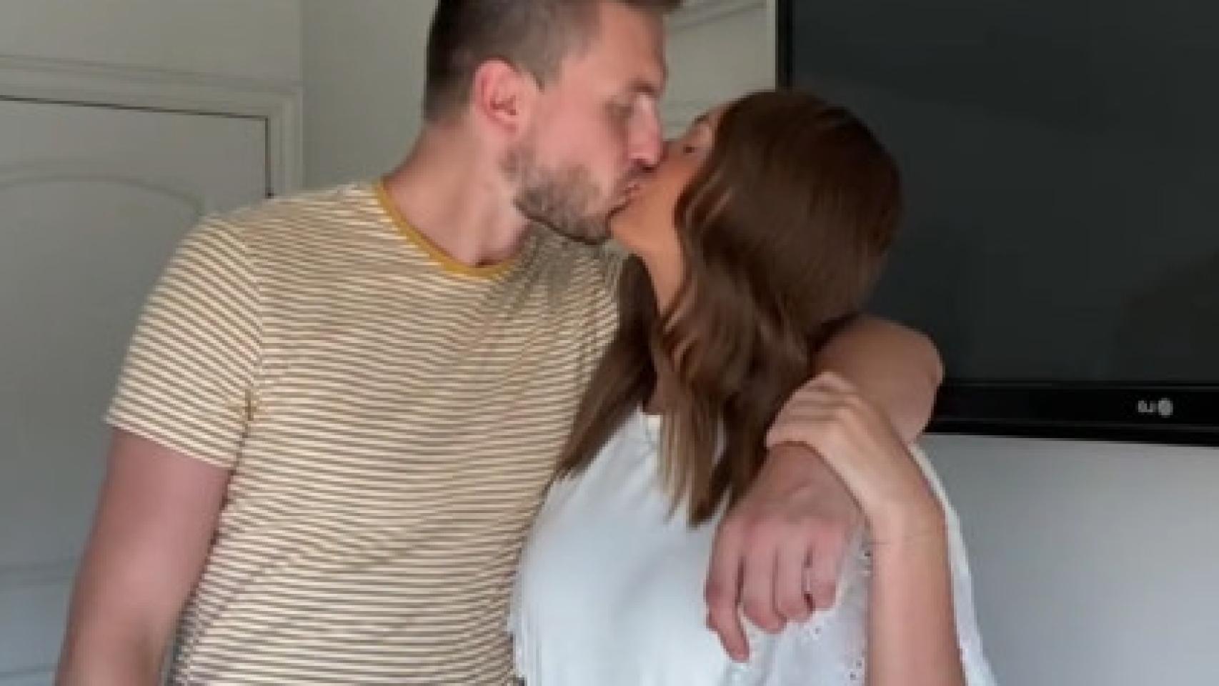 La reacción de una pareja al saber que son primeros tras tres años casados