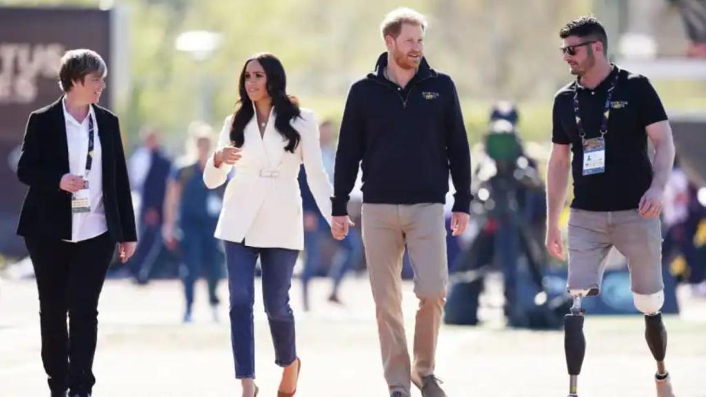 Harry de Inglaterra y su esposa, Meghan Markle, durante la grabación de 'Corazón de Invictus'.