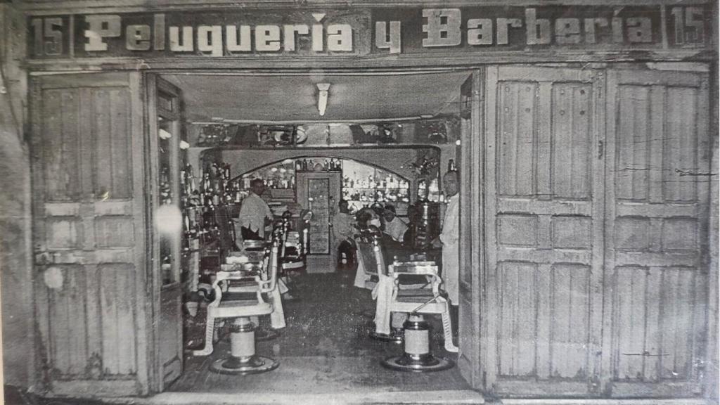 Antigua fachada del establecimiento en el número 15 de la calle de Cuhcilleros