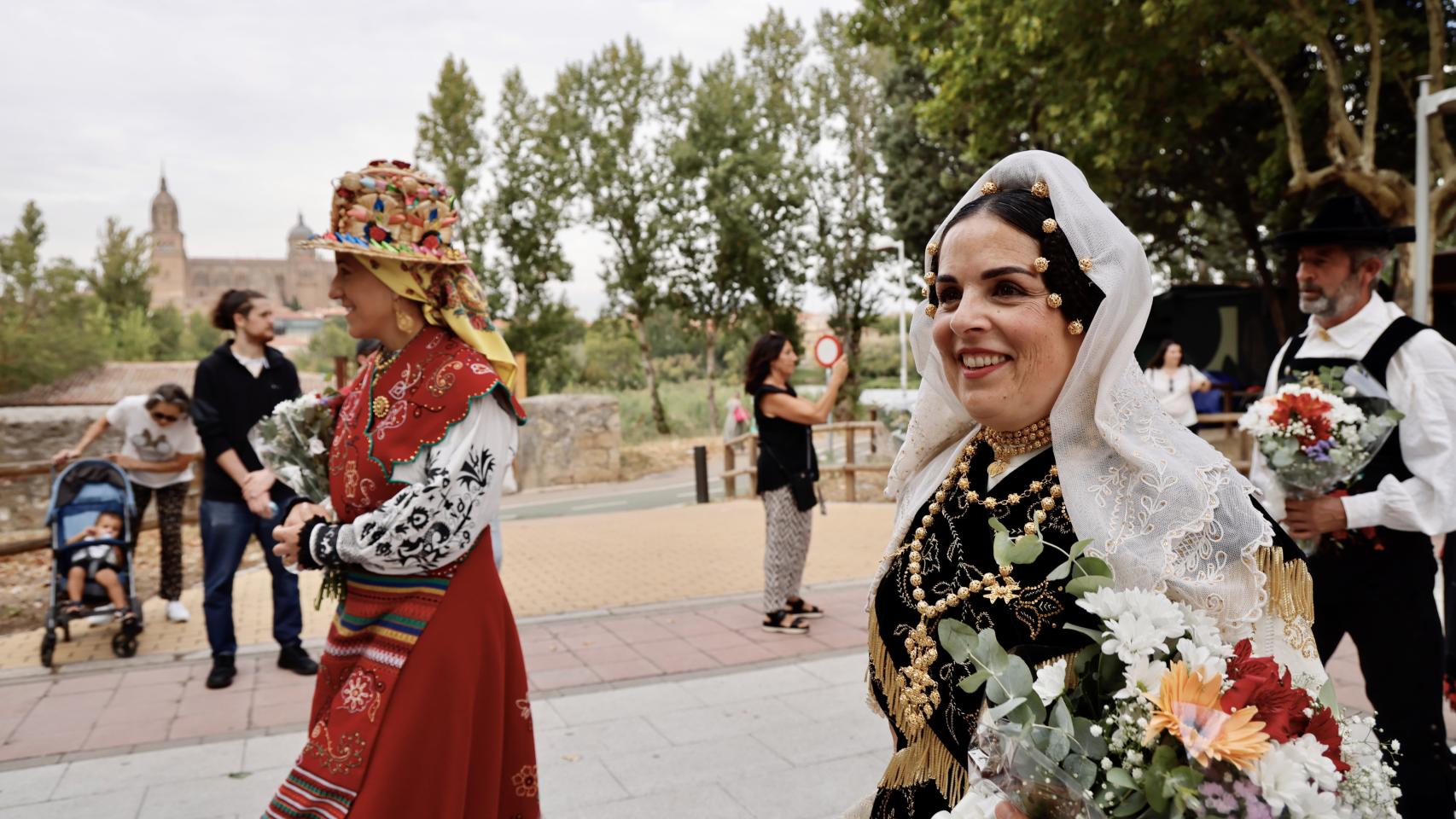 Imágenes de la ofrenda floral en las Ferias y Fiestas de Salamanca 2023