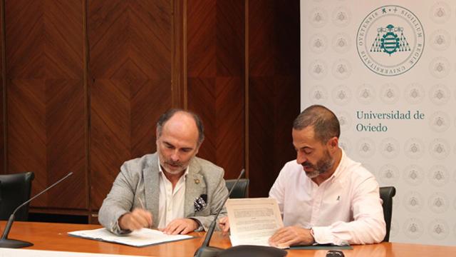 Firma del convenio entre la Universidad de Oviedo y el concejo de Siero.