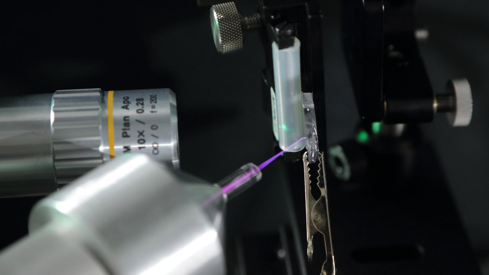 Láser de plasma hecho con helio