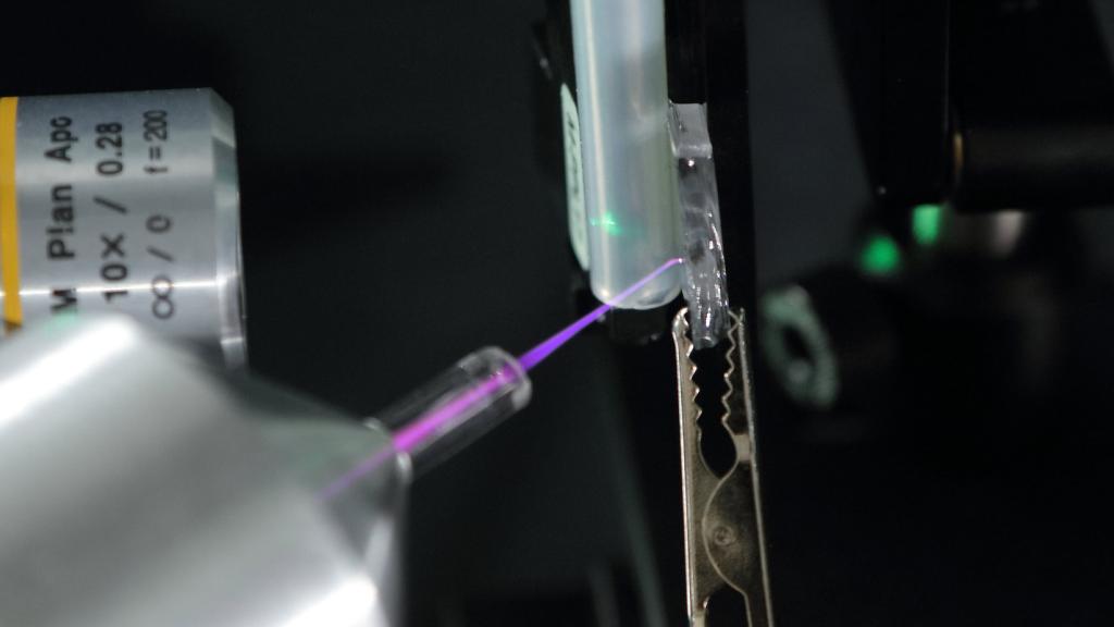 Láser de plasma hecho con helio