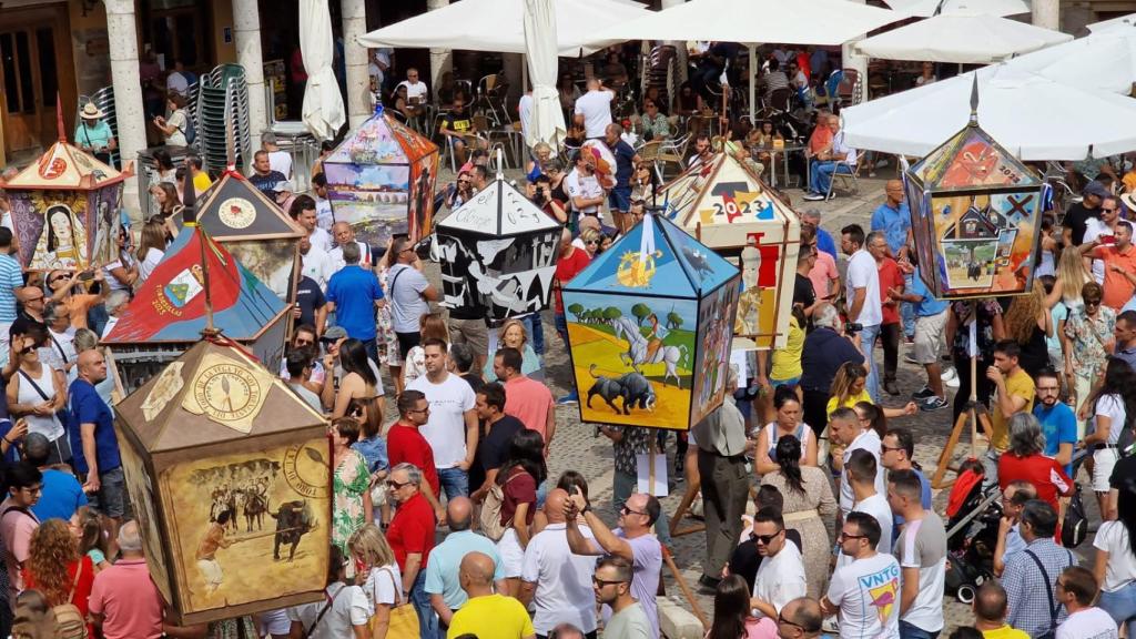 Imagen de la exposición de faroles del municipio de Tordesillas.