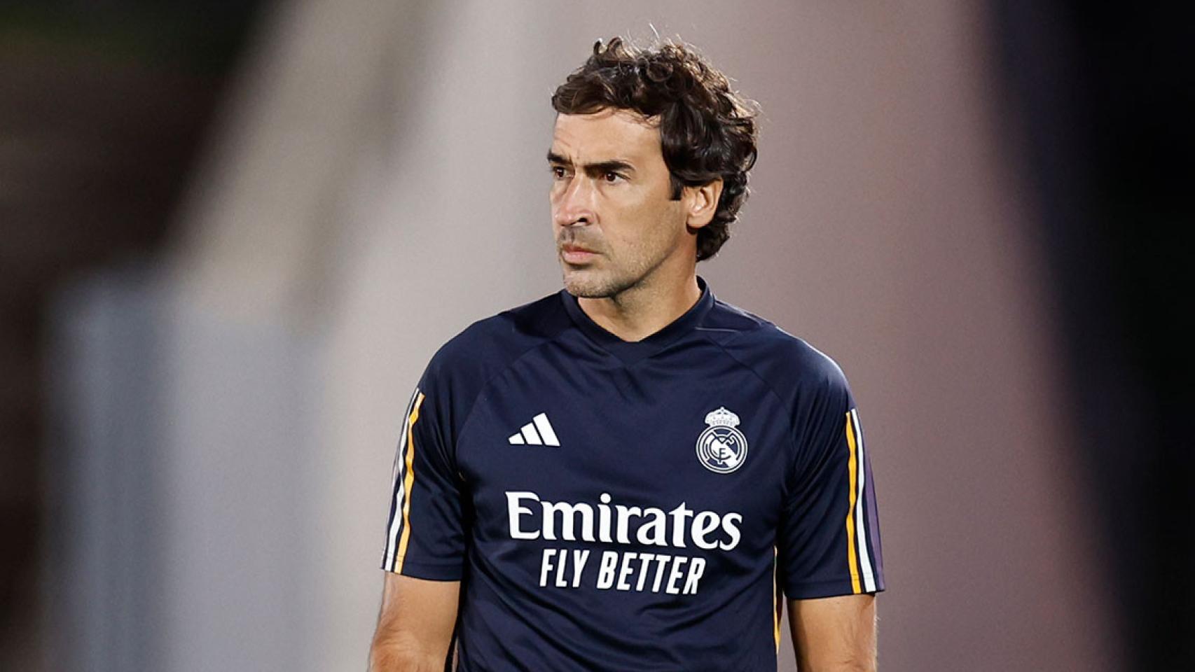 Raúl González dirigiendo al Real Madrid Castilla