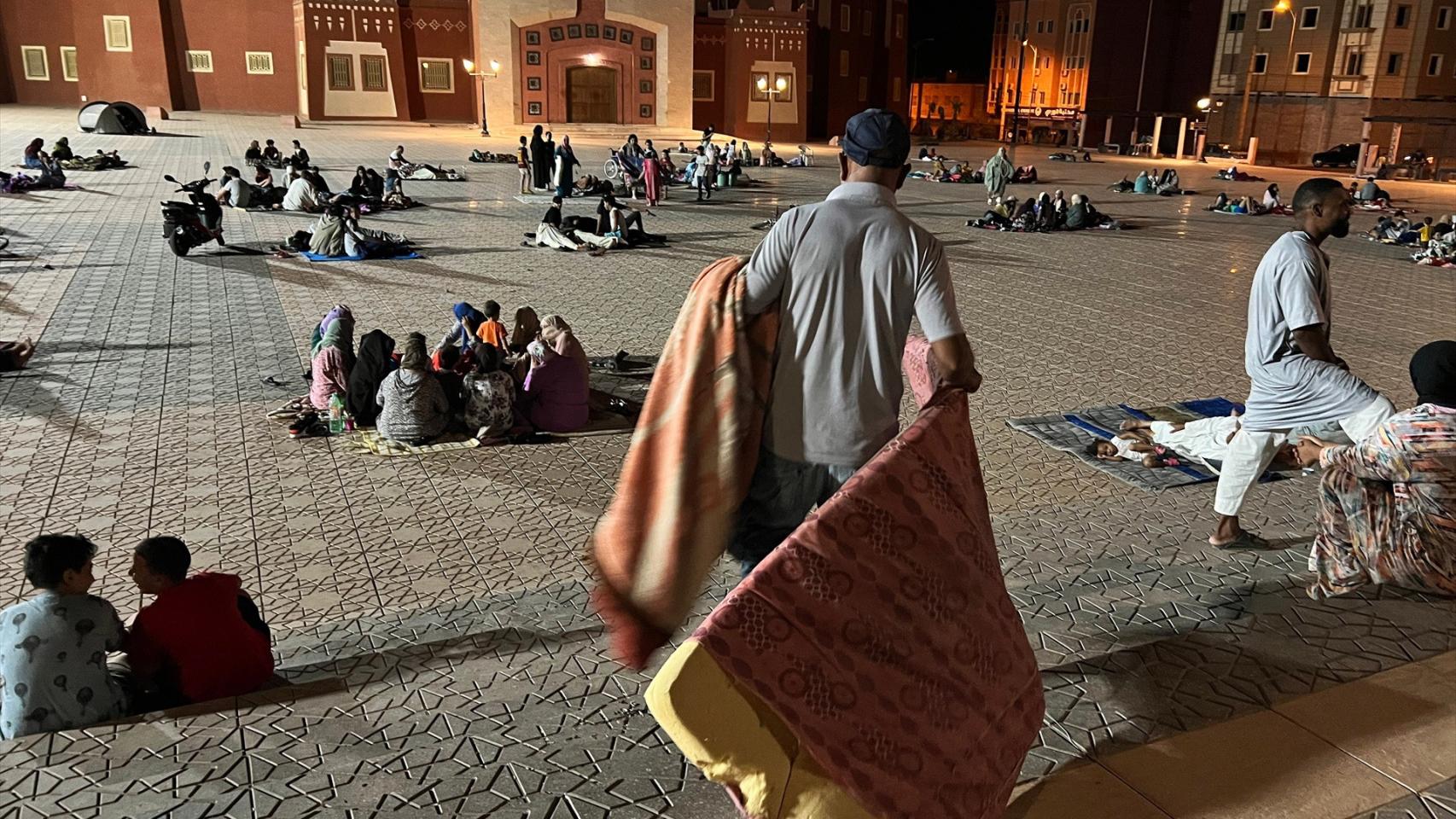 Personas evacuadas por el terremoto en la provincia marroquí de Uarzazate.