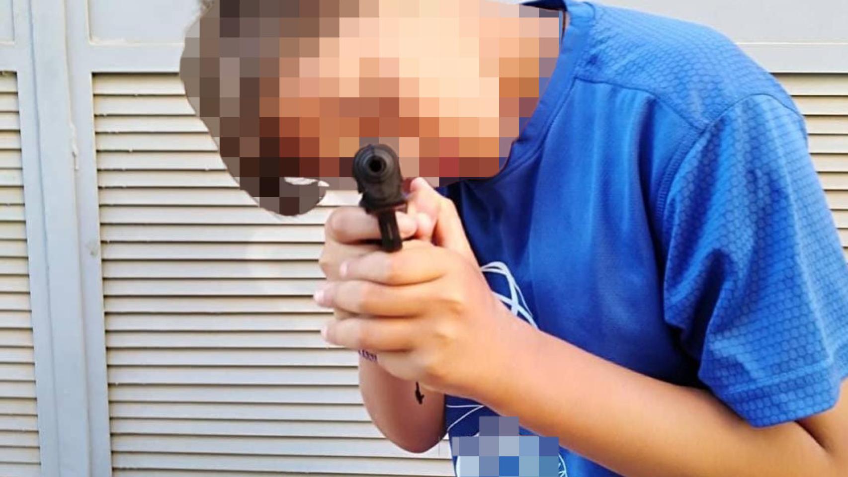 El menor de 16 años detenido en Águilas por el supuesto doble apuñalamiento de otros dos menores, de 16 y 14 años.