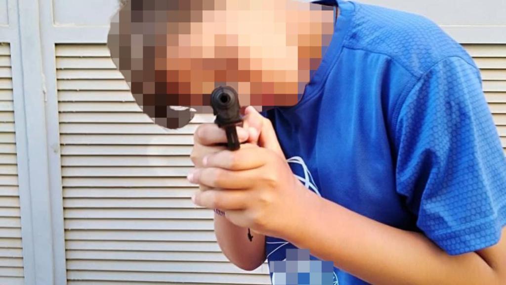 El menor de 16 años detenido en Águilas por el supuesto doble apuñalamiento de otros dos menores, de 16 y 14 años.