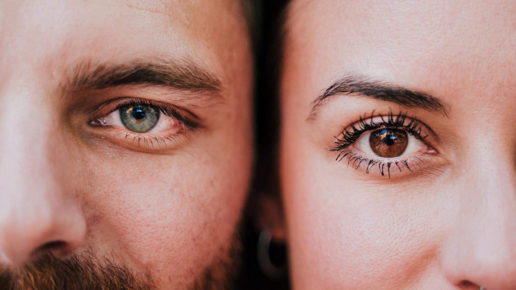 Imagen del primer plano de dos ojos. Foto: iStock.