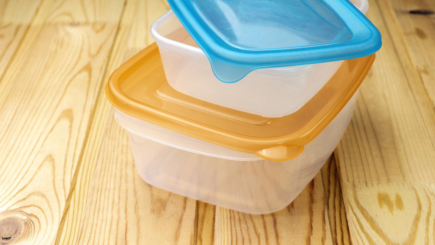 Imagen de dos tuppers de plástico. Foto: iStock.