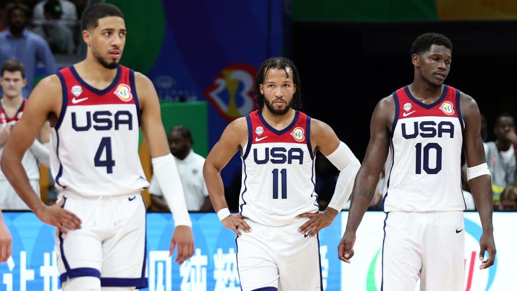 Los jugadores de Estados Unidos, decepcionados tras caer derrotados.