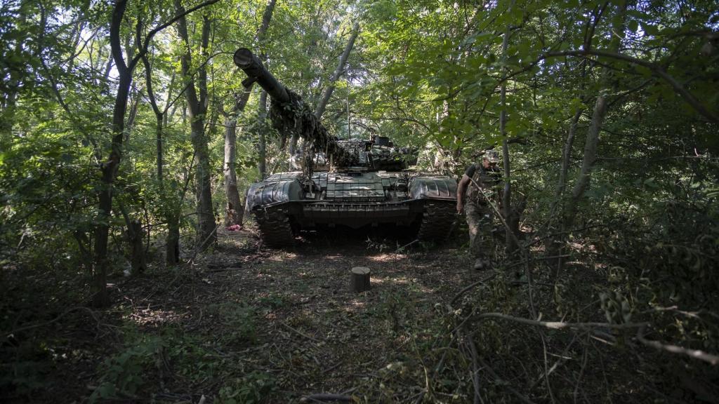 Uno de los carros de combate de la 22ª Brigada Mecanizada, preparado para incorporarse al combate.