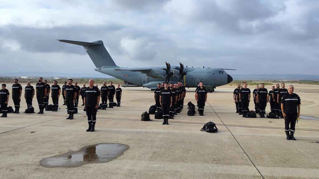 El equipo de Búsqueda y Rescate Urbano de la UME parte desde la Base Aérea de Zaragoza.