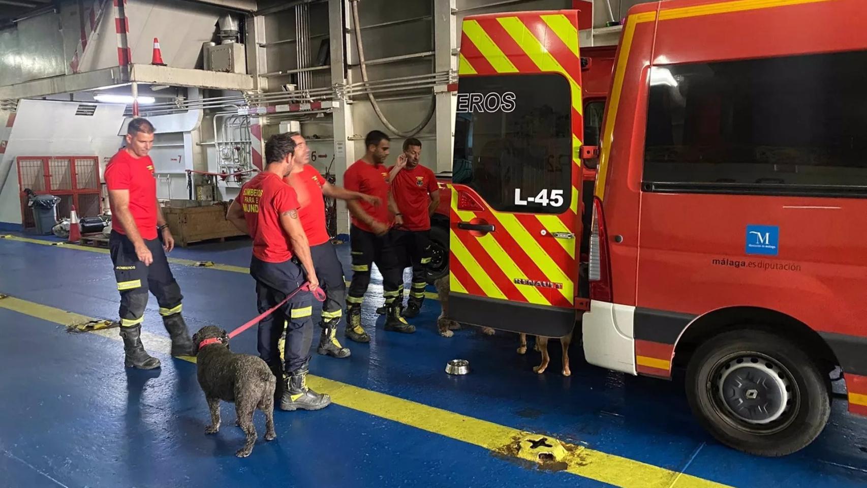 Bomberos de la Diputación provincial de Málaga viajan hacia Marruecos para participar en labores de rescate tras el terremoto.