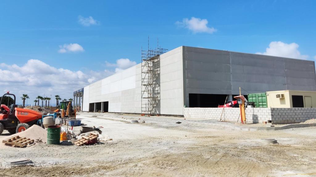 Estado de las obras de la nueva tienda Nike junto al Plaza Mayor de Málaga.