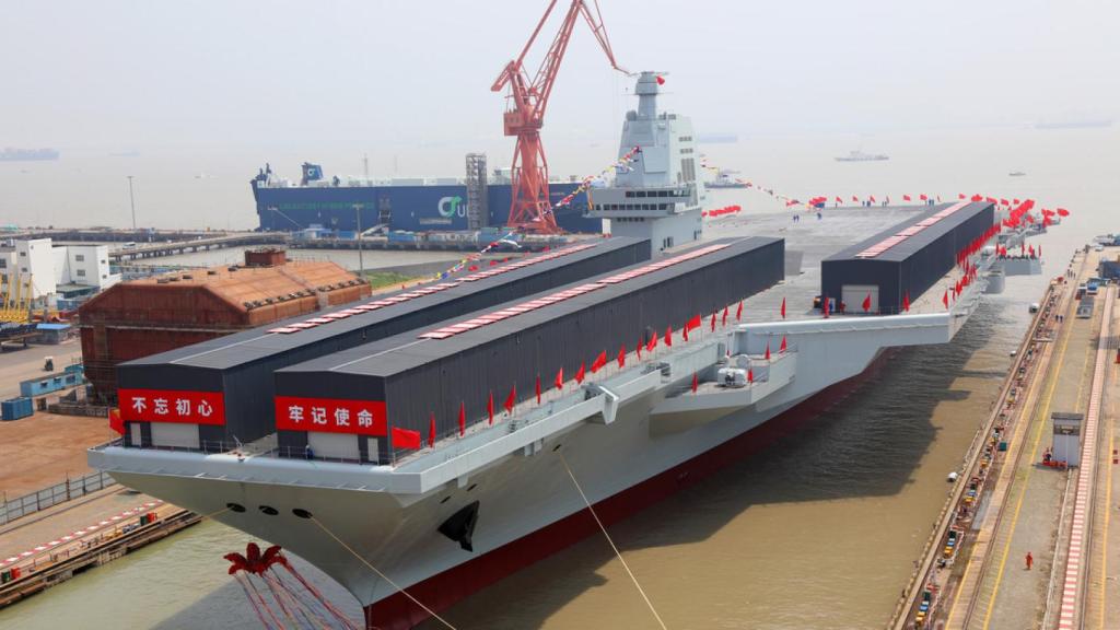 Portaviones CNS Fujian, antes de quitarse las proyecciones en las catapultas