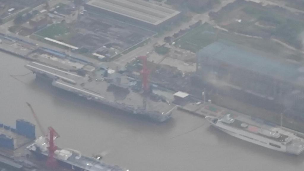 CNS Fujian sin las protecciones en la catapulta
