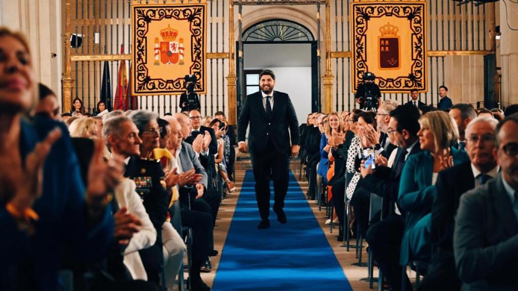 El líder de los populares murcianos, Fernando López Miras, este lunes, en su investidura.