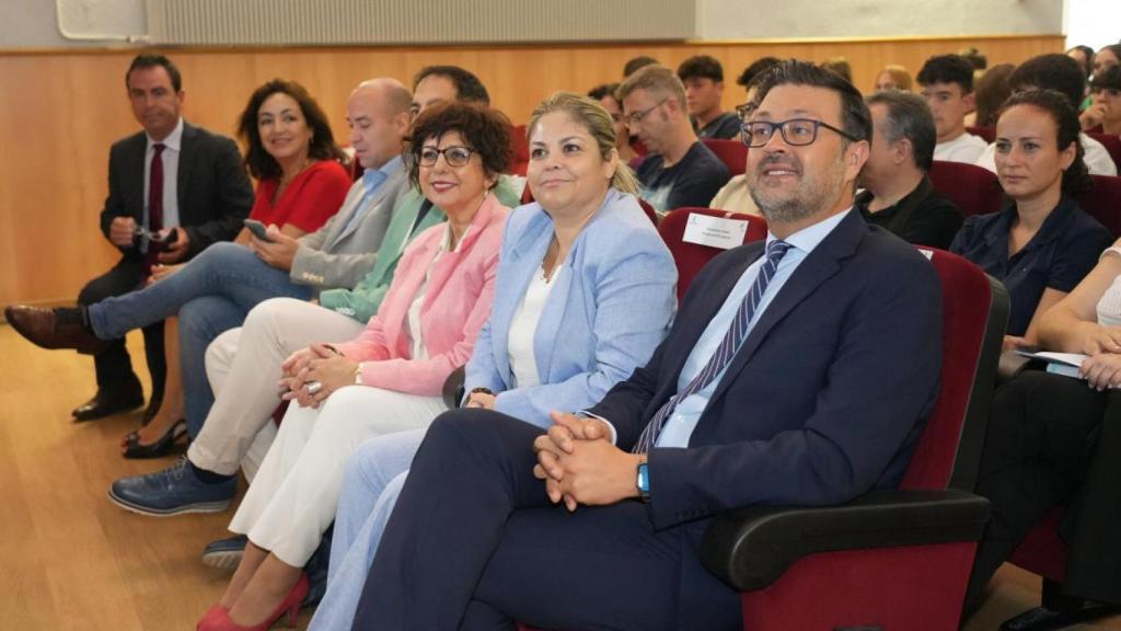 El consejero de Educación, Amador Pastor, ha inaugurado oficialmente el curso en Consuegra