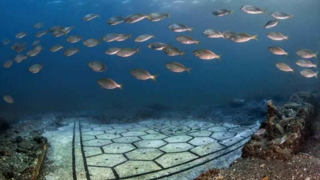 Mosaico descubierto en el Parque Arqueológico Sumergido de Baia.