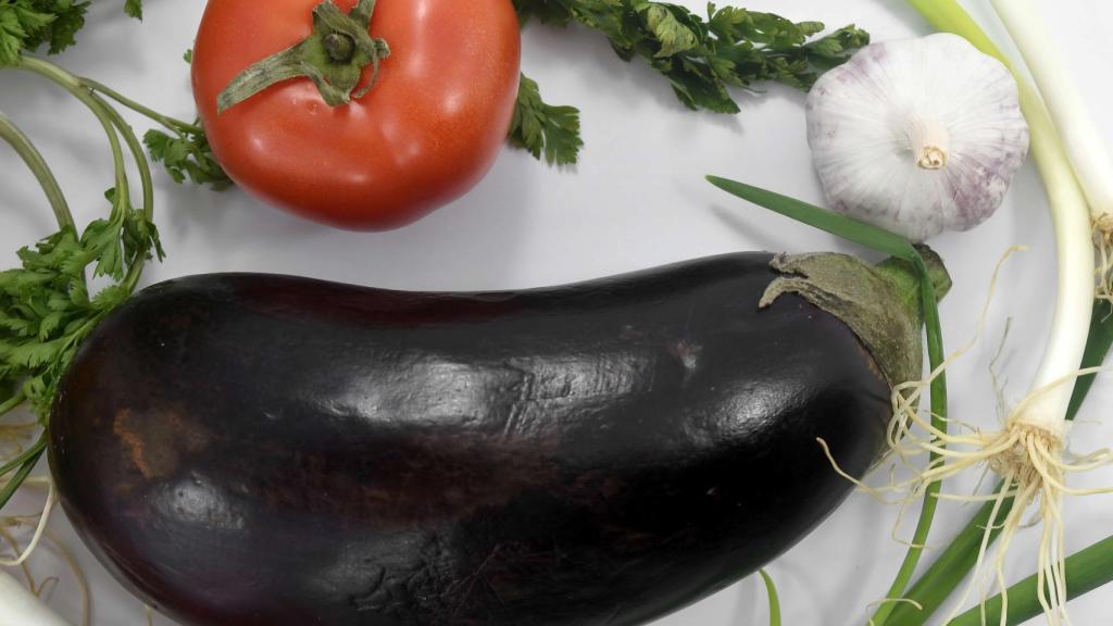 Los ingredientes báscios de la alboronia.
