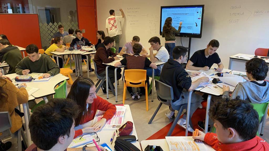 Aula de segundo de Bachillerato del colegio donde estudió Iyán López.