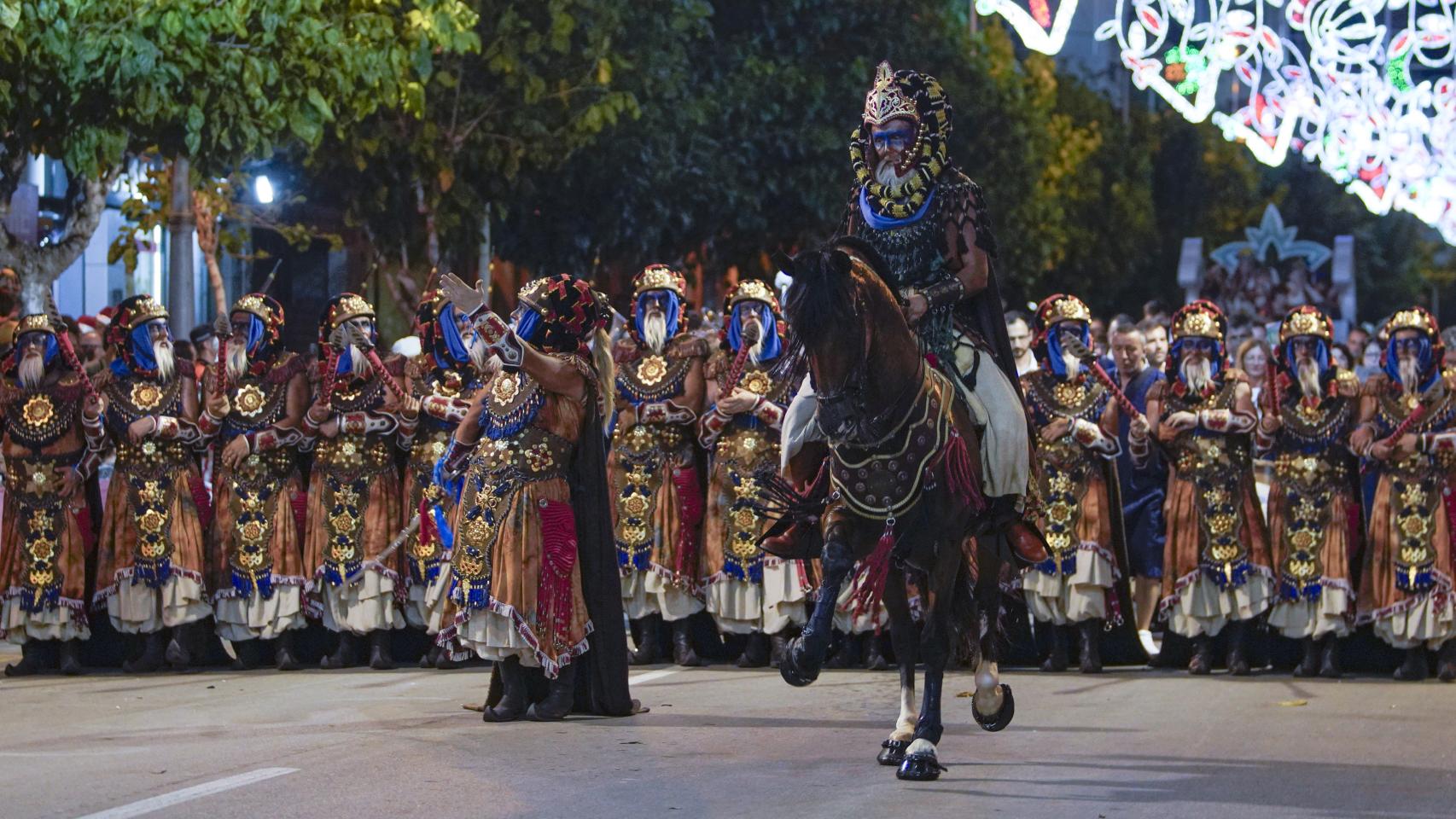 Este domingo Mutxamel acogió una multitudinaria fiesta con su Entrada de comparsas.