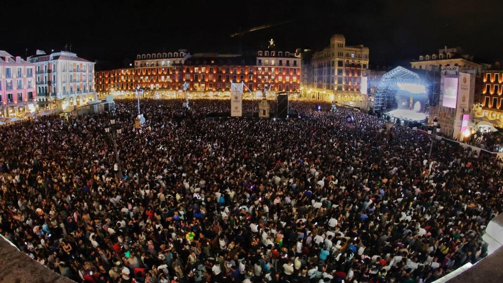 El concierto de Lola Índigo en la Plaza Mayor de Valladolid