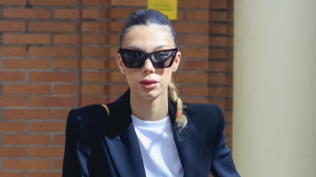 La 'influencer' Alejandra Rubio durante la capilla ardiente de su abuela, María Teresa Campos.