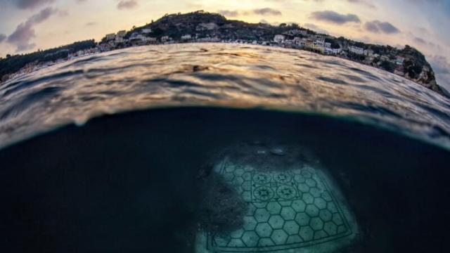 Descubre la sorprendente ciudad que se esconde bajo el mar Mediterráneo
