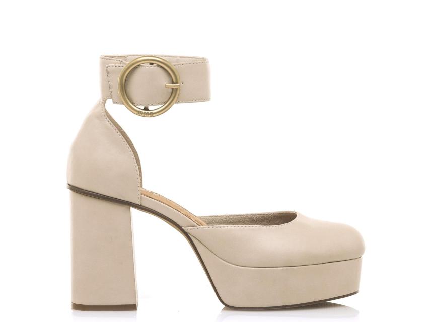 Sandalia Sindy beige, de Mustang.