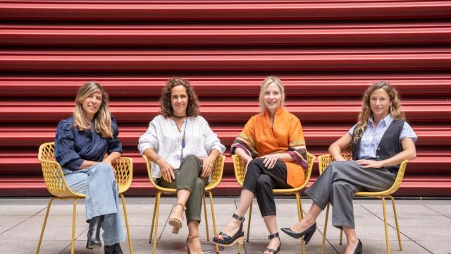 Eva Albarrán, Lucía Mendoza, Nerea Fernández y  Patricia Lara en el patio central de la ampliación del Museo Reina Sofía.