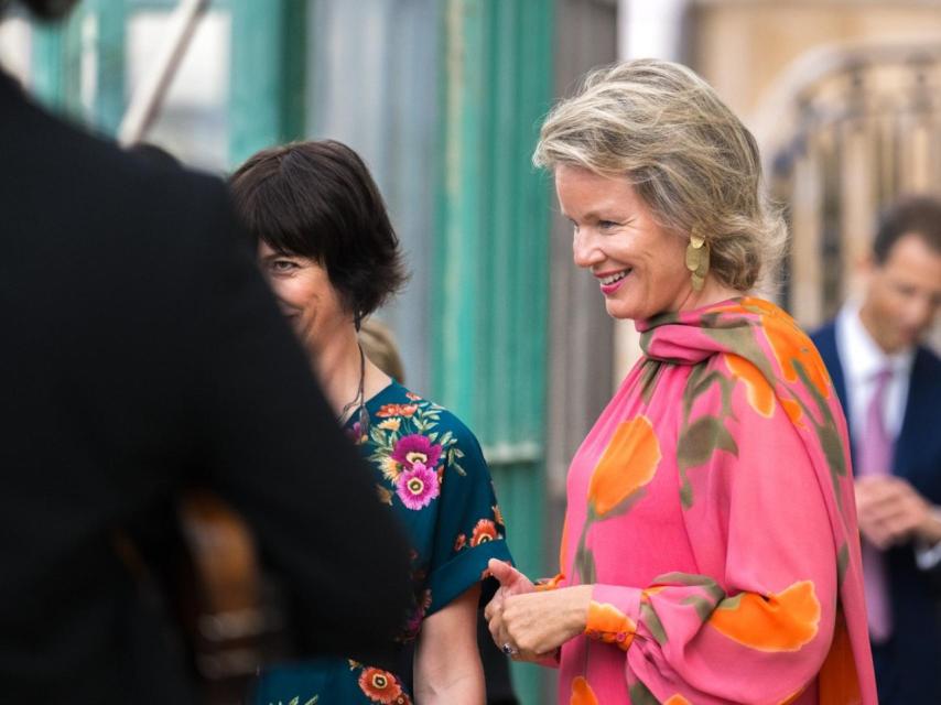La Reina, con un 'look' de Nata Couture.