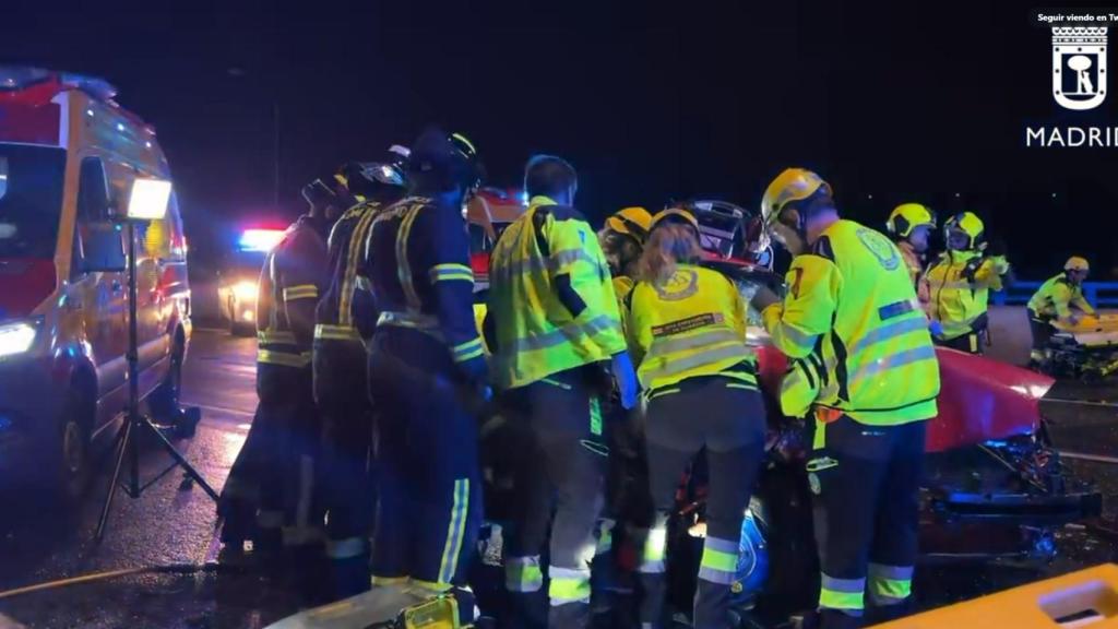 Los servicios de Emergencia trabajando en el siniestro ocurrido el pasado domingo en la A-4.
