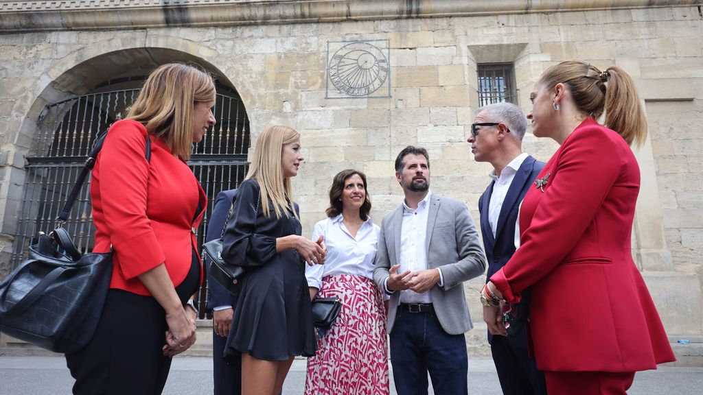 El dirigente socialista, Luis Tudanca, durante su visita a Miranda de Ebro, este martes.