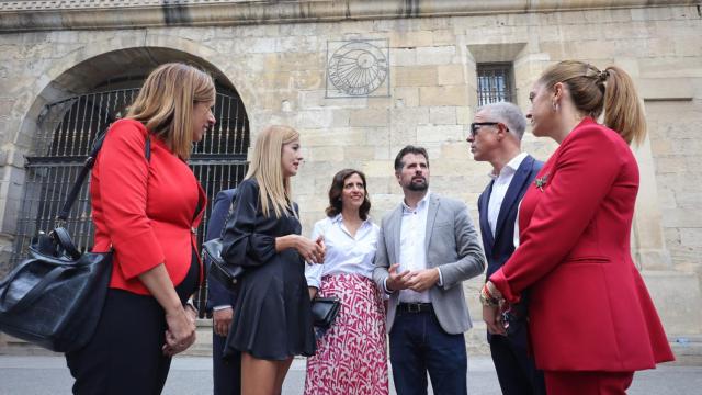 El dirigente socialista, Luis Tudanca, durante su visita a Miranda de Ebro, este martes.
