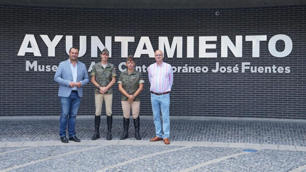 Presentación en el Ayuntamiento de Santa Marta del desfile de la Batería Real