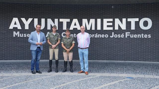 Presentación en el Ayuntamiento de Santa Marta del desfile de la Batería Real