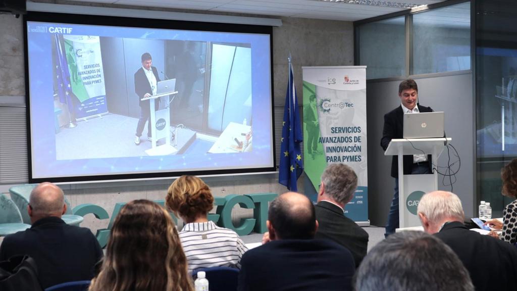 Javier Olmos durante una exposición en otra de las jornadas organizadas por Cartif