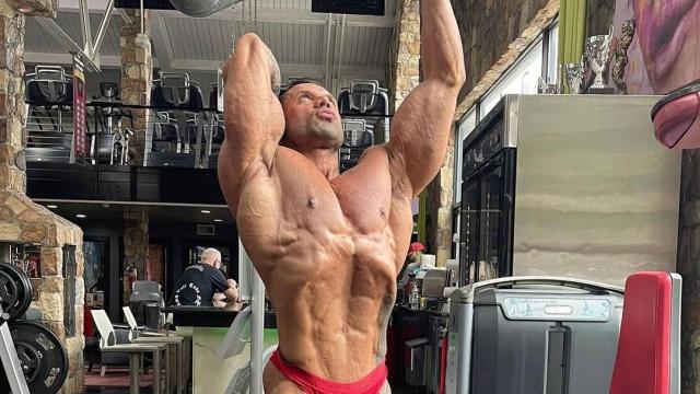 El culturista Neil Currey durante un posado