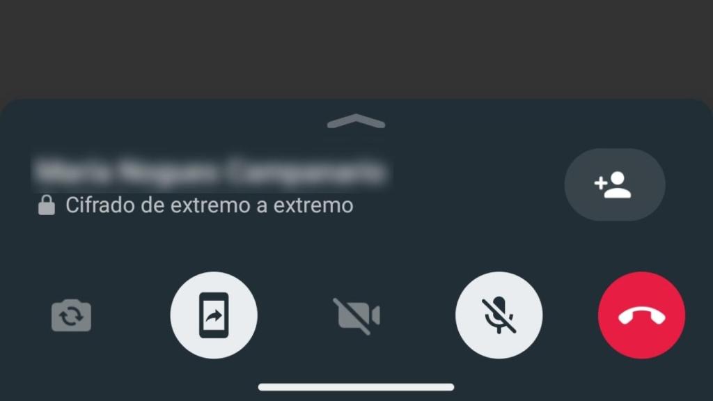 El botón del móvil con la flecha es el que comparte la pantalla