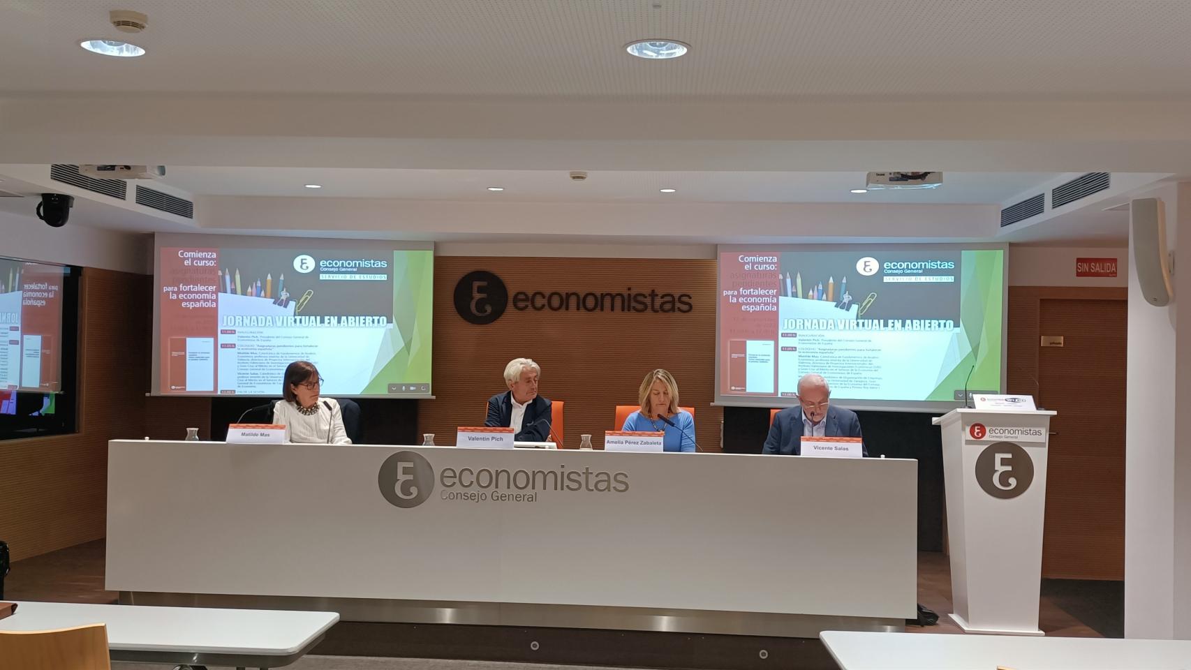 Foto de familia del acto del CGE.