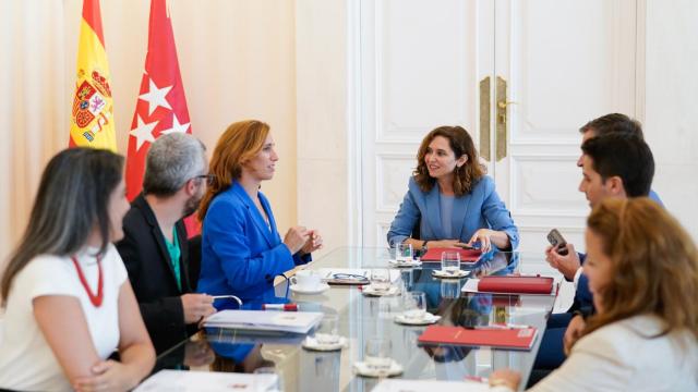 Mónica García e Isabel Díaz Ayuso durante su reunión este martes en la Real Casa de Correos.